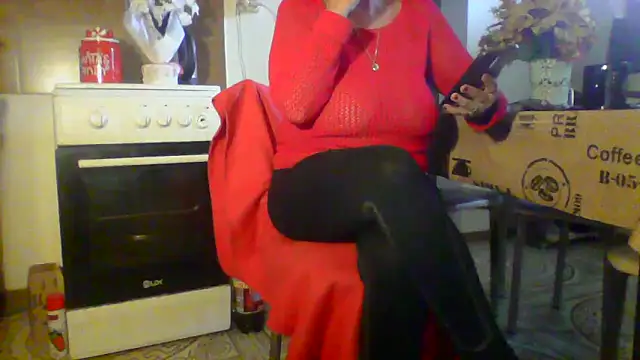 Snapshot of Ely_Elenita chatting on April 8, 2026, 6:15 am Ely Elenita online show from April 8, 2026, 6:15 am