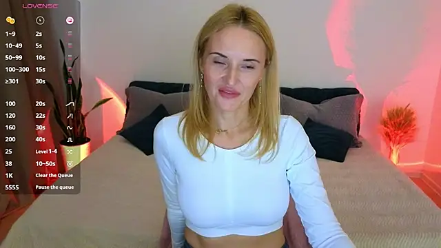 Snapshot of AlisssaRose chatting on October 22, 2025, 8:41 pm AlisssaRose online show from October 22, 2025, 8:41 pm