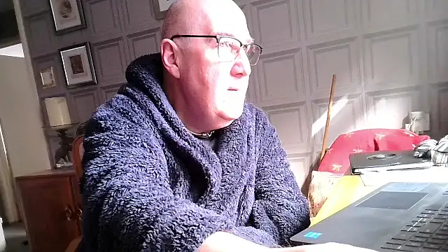 Adamdaddybear online show from March 11, 2025, 9:45 am