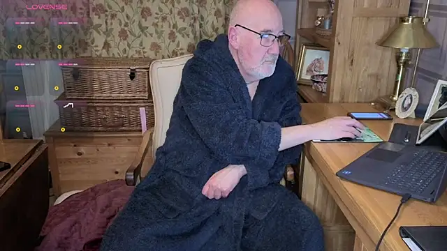 Adamdaddybear online show from March 3, 2026, 8:38 pm