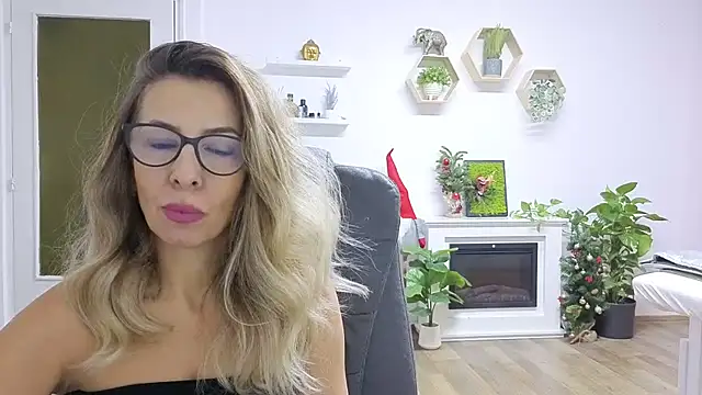 SukyGirl online show from November 28, 2025, 9:20 am