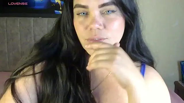 Snapshot of blue_angel33 chatting on November 6, 2025, 1:53 am blue angel33 online show from November 6, 2025, 1:53 am