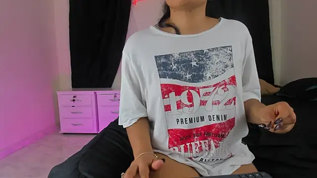 Snapshot of lindacastro02 chatting on December 8, 2024, 4:44 am lindacastro02 online show from December 8, 2024, 4:44 am