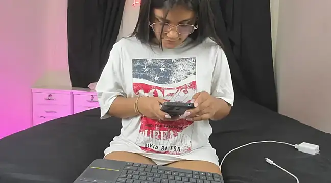 Snapshot of lindacastro02 chatting on February 20, 2025, 11:21 pm lindacastro02 online show from February 20, 2025, 11:21 pm