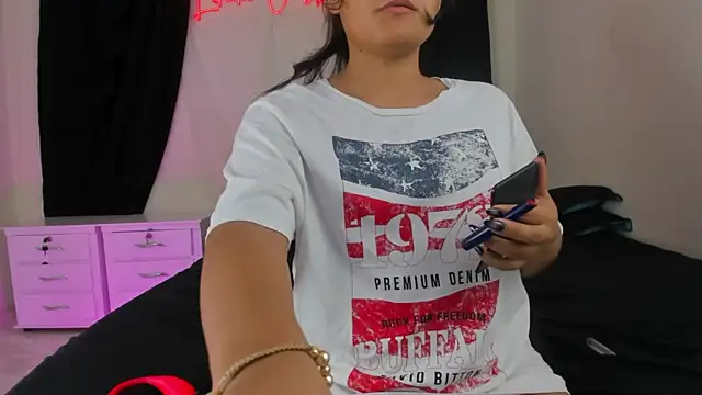 Snapshot of lindacastro02 chatting on December 8, 2024, 1:41 am lindacastro02 online show from December 8, 2024, 1:41 am