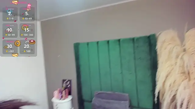 naomirayx online show from February 7, 2025, 9:58 pm