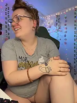 Snapshot of Sweetleeahxx chatting on April 12, 2026, 10:51 am Sweetleeahxx online show from April 12, 2026, 10:51 am