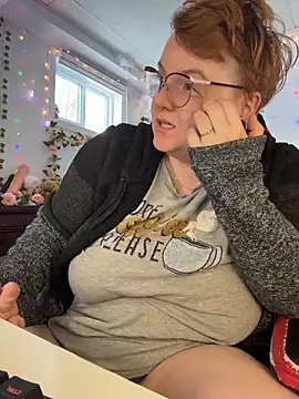 Snapshot of Sweetleeahxx chatting on April 6, 2026, 11:11 am Sweetleeahxx online show from April 6, 2026, 11:11 am