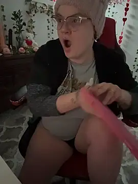 Snapshot of Sweetleeahxx chatting on March 7, 2026, 12:10 pm Sweetleeahxx online show from March 7, 2026, 12:10 pm