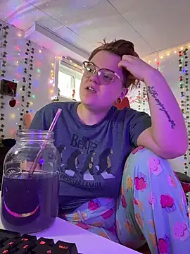 Snapshot of Sweetleeahxx chatting on March 11, 2026, 1:05 pm Sweetleeahxx online show from March 11, 2026, 1:05 pm