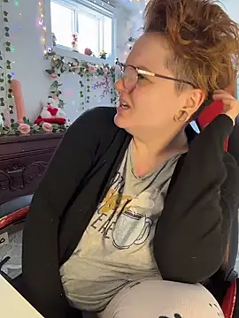 Snapshot of Sweetleeahxx chatting on March 27, 2026, 12:28 pm Sweetleeahxx online show from March 27, 2026, 12:28 pm