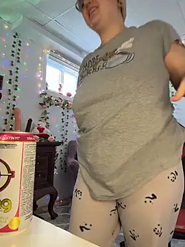 Snapshot of Sweetleeahxx chatting on March 28, 2026, 11:22 am Sweetleeahxx online show from March 28, 2026, 11:22 am