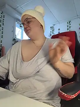 Snapshot of Sweetleeahxx chatting on March 31, 2026, 12:07 pm Sweetleeahxx online show from March 31, 2026, 12:07 pm