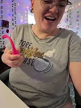 Snapshot of Sweetleeahxx chatting on April 11, 2026, 11:47 am Sweetleeahxx online show from April 11, 2026, 11:47 am