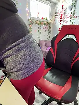 Snapshot of Sweetleeahxx chatting on March 12, 2026, 5:28 pm Sweetleeahxx online show from March 12, 2026, 5:28 pm