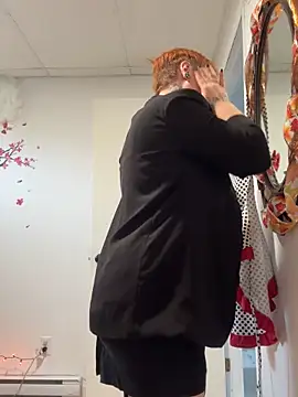 Snapshot of Sweetleeahxx chatting on October 14, 2025, 1:23 pm Sweetleeahxx online show from October 14, 2025, 1:23 pm