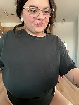 Sweetleeahxx online show from February 12, 2025, 1:06 pm