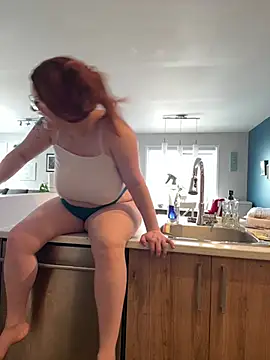 Snapshot of Sweetleeahxx chatting on February 26, 2025, 4:38 pm Sweetleeahxx online show from February 26, 2025, 4:38 pm