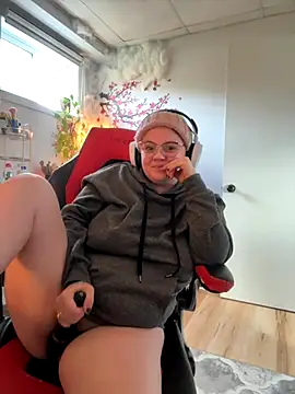 Snapshot of Sweetleeahxx chatting on October 16, 2025, 1:19 pm Sweetleeahxx online show from October 16, 2025, 1:19 pm