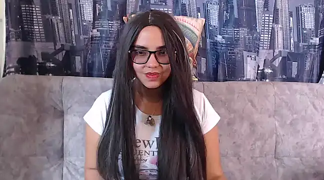 Miapeyton online show from February 3, 2025, 3:38 pm