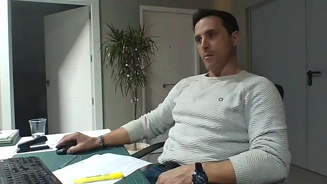 Lucas   81 online show from December 17, 2025, 7:19 pm