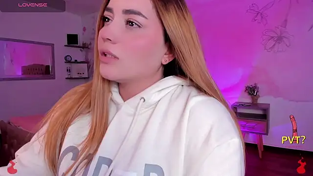 Snapshot of Lucia_star__ chatting on February 22, 2025, 5:44 am Lucia star   online show from February 22, 2025, 5:44 am