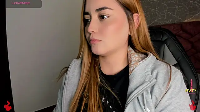 Snapshot of Lucia_star__ chatting on January 7, 2025, 11:03 pm Lucia star   online show from January 7, 2025, 11:03 pm