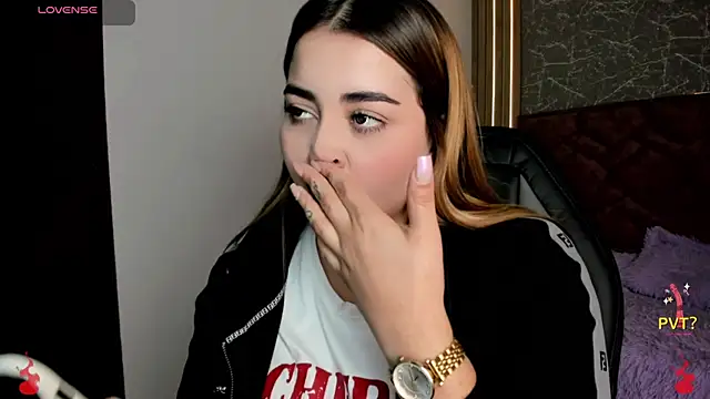 Snapshot of Lucia_star__ chatting on January 17, 2025, 9:39 pm Lucia star   online show from January 17, 2025, 9:39 pm