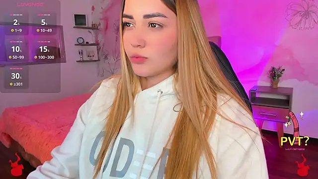 Snapshot of Lucia_star__ chatting on March 18, 2025, 3:02 am Lucia star   online show from March 18, 2025, 3:02 am