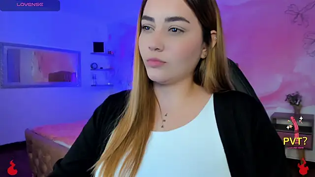 Snapshot of Lucia_star__ chatting on February 20, 2025, 3:45 am Lucia star   online show from February 20, 2025, 3:45 am