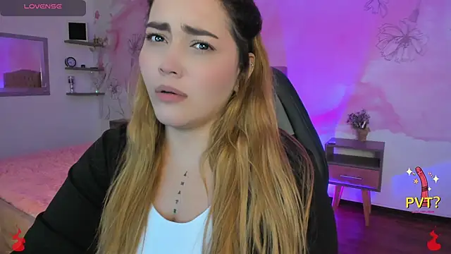 Snapshot of Lucia_star__ chatting on February 13, 2025, 5:48 am Lucia star   online show from February 13, 2025, 5:48 am