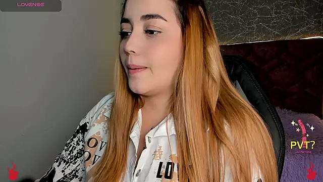 Snapshot of Lucia_star__ chatting on February 4, 2025, 7:33 pm Lucia star   online show from February 4, 2025, 7:33 pm