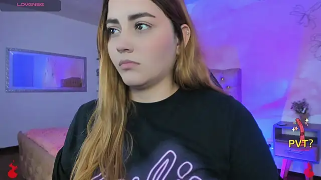 Snapshot of Lucia_star__ chatting on February 14, 2025, 5:30 am Lucia star   online show from February 14, 2025, 5:30 am