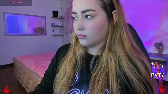 Snapshot of Lucia_star__ chatting on February 14, 2025, 2:28 am Lucia star   online show from February 14, 2025, 2:28 am