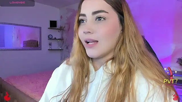 Snapshot of Lucia_star__ chatting on February 12, 2025, 2:56 am Lucia star   online show from February 12, 2025, 2:56 am