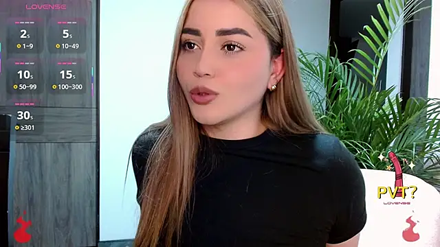 Snapshot of Lucia_star__ chatting on October 21, 2025, 11:15 pm Lucia star   online show from October 21, 2025, 11:15 pm