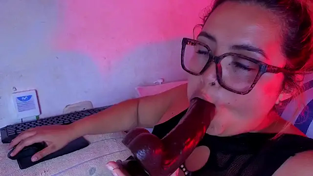 Snapshot of Agatha_humidity chatting on May 12, 2026, 9:43 pm Agatha humidity online show from May 12, 2026, 9:43 pm