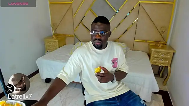 Latrellx7 online show from November 11, 2025, 2:39 am