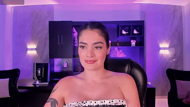 GiaFerrara online show from February 18, 2026, 7:21 pm