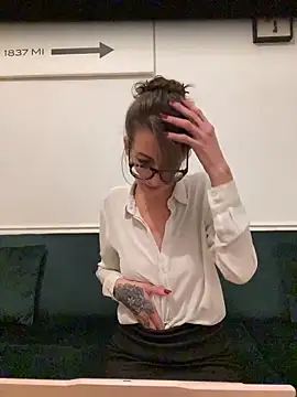 Snapshot of Thunder-Cunt chatting on October 21, 2025, 9:03 pm Thunder-Cunt online show from October 21, 2025, 9:03 pm