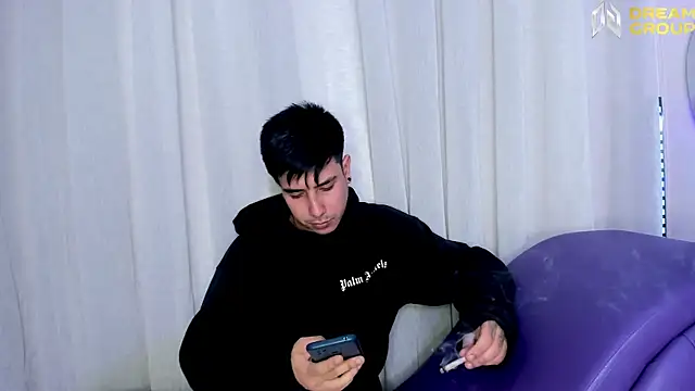 Snapshot of Yourslust_ chatting on October 27, 2025, 8:21 pm Yourslust online show from October 27, 2025, 8:21 pm