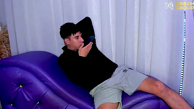 Snapshot of Yourslust_ chatting on October 28, 2025, 1:32 pm Yourslust online show from October 28, 2025, 1:32 pm