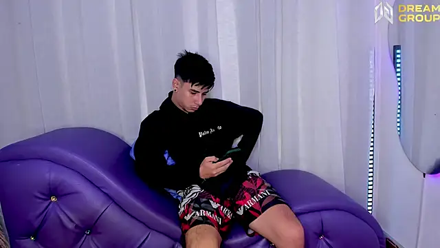 Snapshot of Yourslust_ chatting on November 3, 2025, 1:37 pm Yourslust online show from November 3, 2025, 1:37 pm