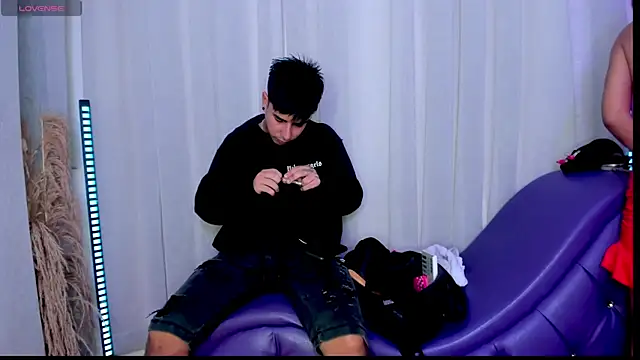 Snapshot of Yourslust_ chatting on November 21, 2025, 9:14 pm Yourslust online show from November 21, 2025, 9:14 pm