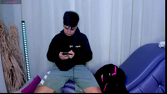 Snapshot of Yourslust_ chatting on November 17, 2025, 7:51 pm Yourslust online show from November 17, 2025, 7:51 pm