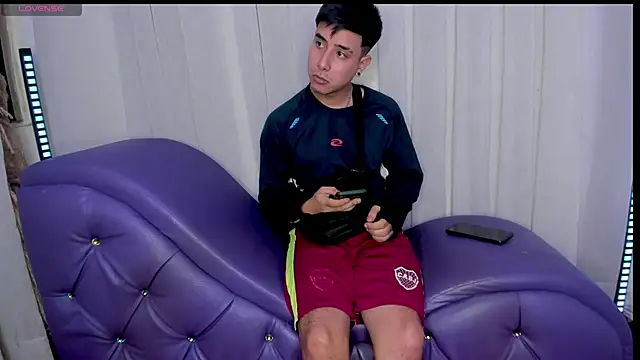 Snapshot of Yourslust_ chatting on December 1, 2025, 1:45 pm Yourslust online show from December 1, 2025, 1:45 pm