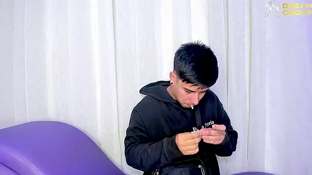 Snapshot of Yourslust_ chatting on November 2, 2025, 1:27 pm Yourslust online show from November 2, 2025, 1:27 pm