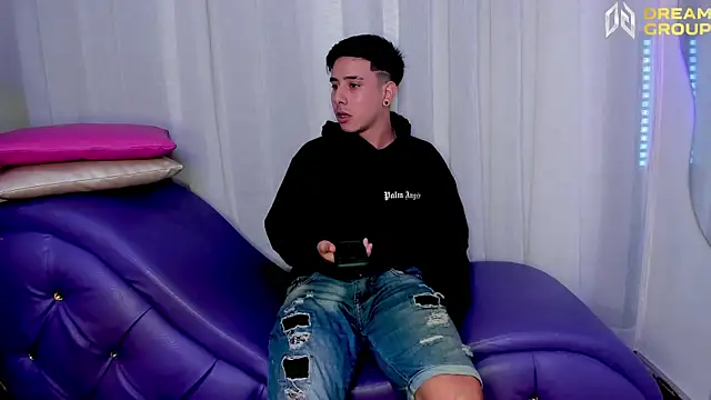 Snapshot of Yourslust_ chatting on November 1, 2025, 1:38 pm Yourslust online show from November 1, 2025, 1:38 pm