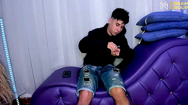 Snapshot of Yourslust_ chatting on October 31, 2025, 9:54 pm Yourslust online show from October 31, 2025, 9:54 pm