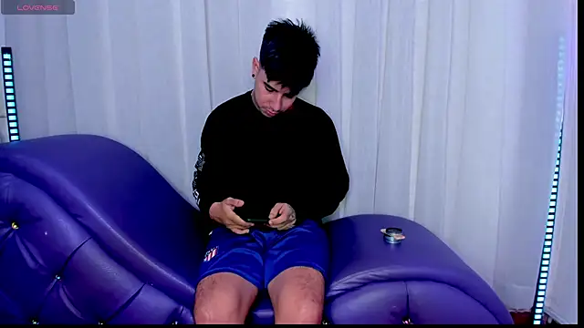 Snapshot of Yourslust_ chatting on November 15, 2025, 2:32 pm Yourslust online show from November 15, 2025, 2:32 pm